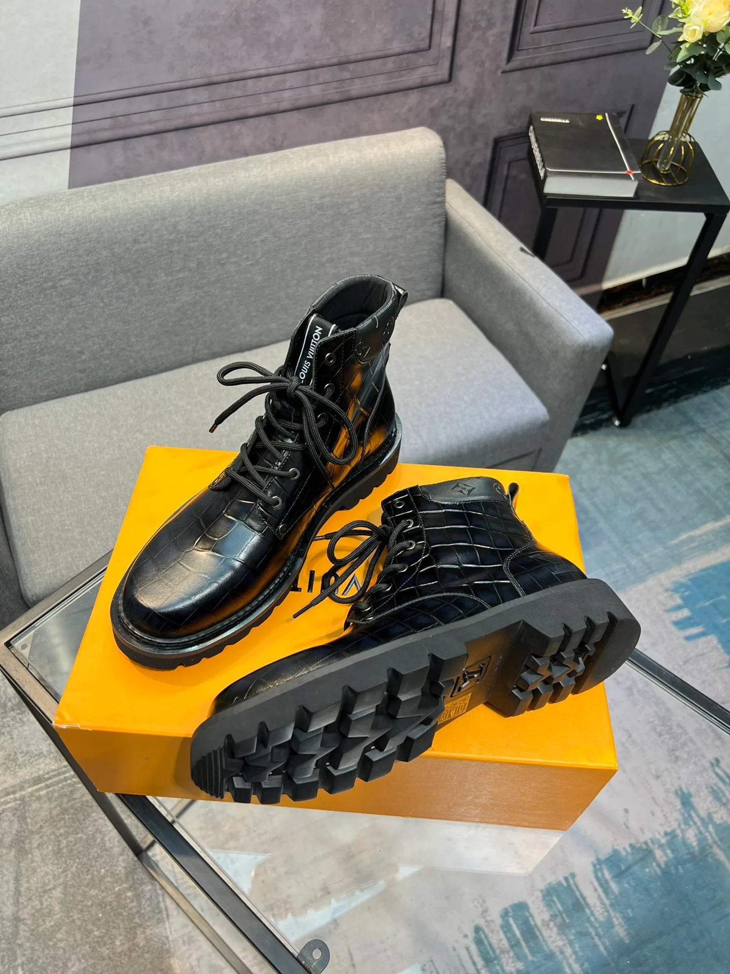 Men's shoes 💰900 L Home - the latest LV men's business casual boots, luxury and nobility are a must, all made of imported original first-layer cowhide, just to create a more comfortable wearing experience, ➕top imported water-dyed full cow lining, original high wear-resistant outsole! 👏👏 Size: Male 39-44; (38 45 46 customized)